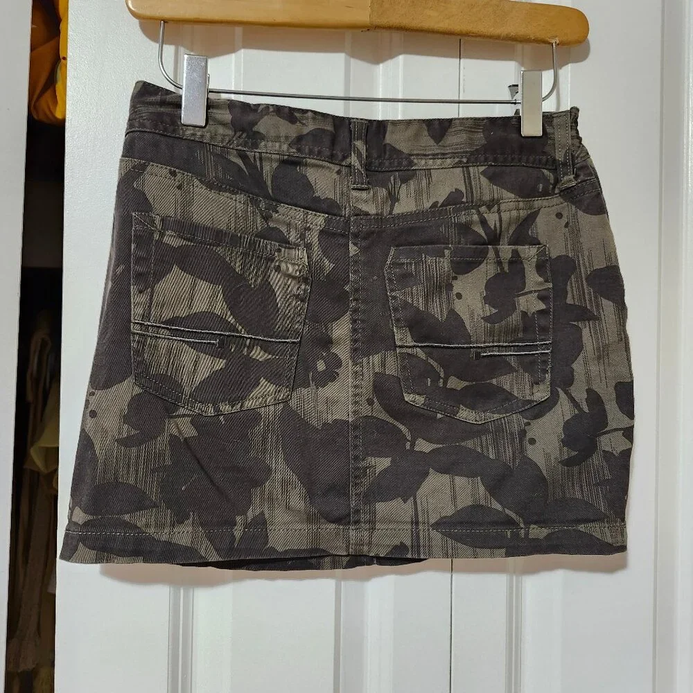 Y2K Bench Cargo Mini Skirt Floral Camo Print - Picture 2 of 3